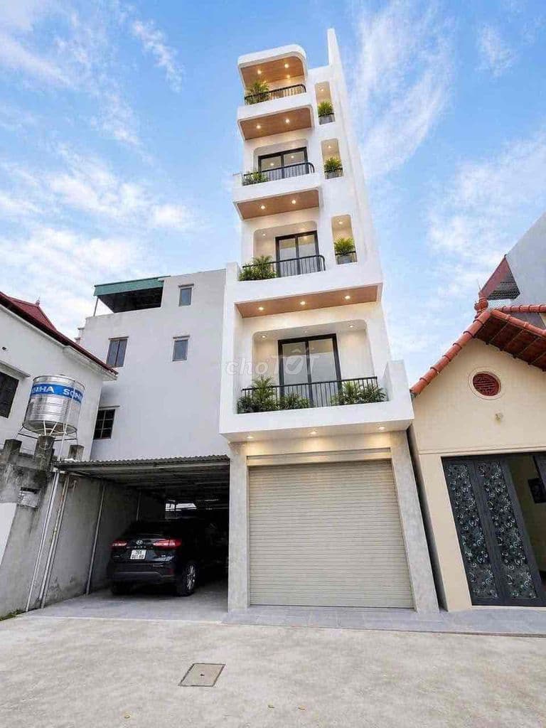 NHÀ MỚI ĐANG HOÀN THIỆN TỔ 9 THẠCH BÀN - 16 CHỖ QUAY ĐẦU TRƯỚC NHÀ