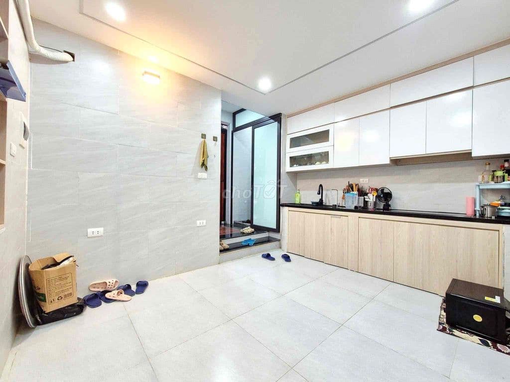 Căn tập thể, sổ hồng tầng 1 mặt phố 8/3-2 thoáng-80m;3N;2VS-Hơn 5 tỷ