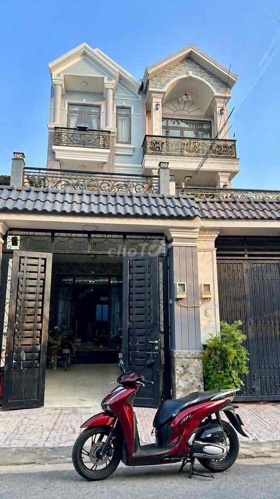 -NHÀ 3 TẦNG -PHAN VĂN HỚN -XÃ BÀ ĐIỂM-HÓC MÔN .HẺM 8M XE TẢI THÔNG .