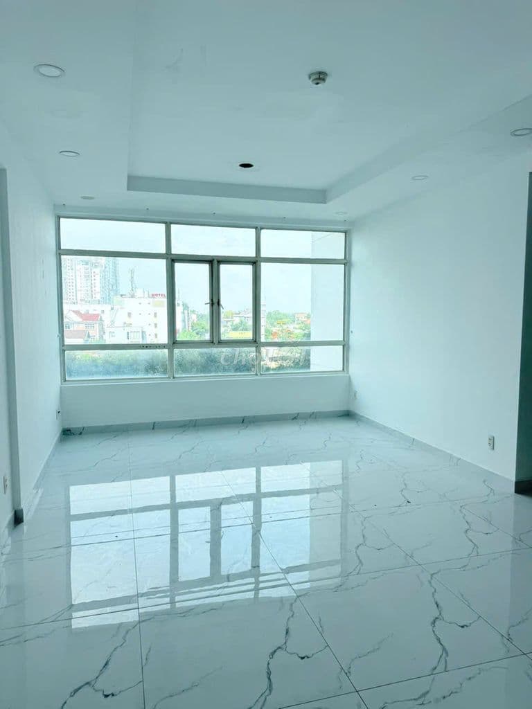 Bán căn hộ 3PN 129m2 căn góc, Nhà đã decor tại Phú Hoàng Anh