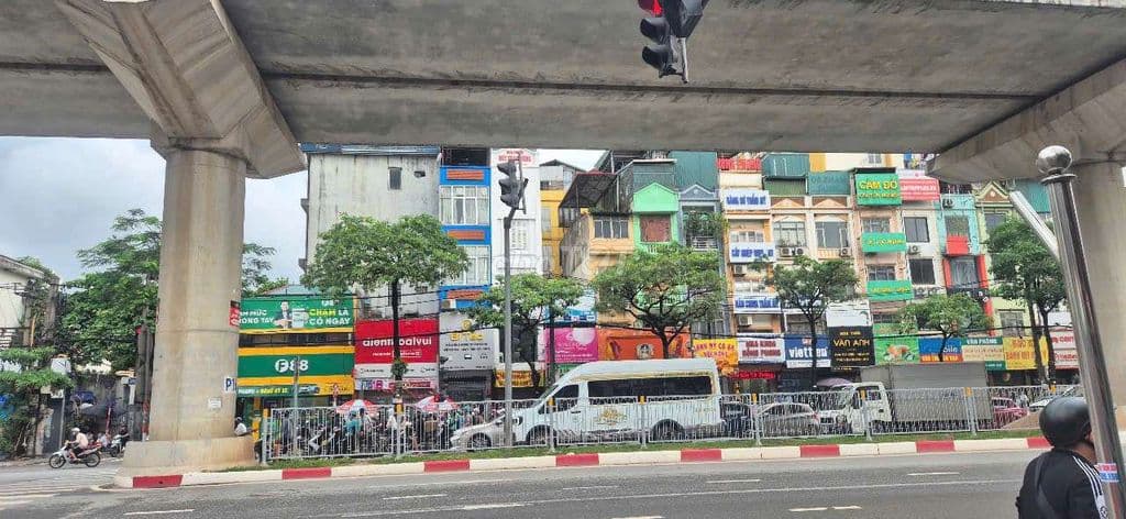 bán 30 m2 đất mặt phố hồ tùng mậu . mt. 3,,03m . 2 măt thoáng . kd..vp