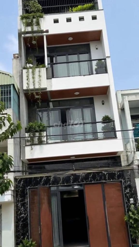 Nhà nát Quận 4 DT 11x13m giá 8 tỷ TL, giáp Q1, tách được 2 căn - Ảnh 2