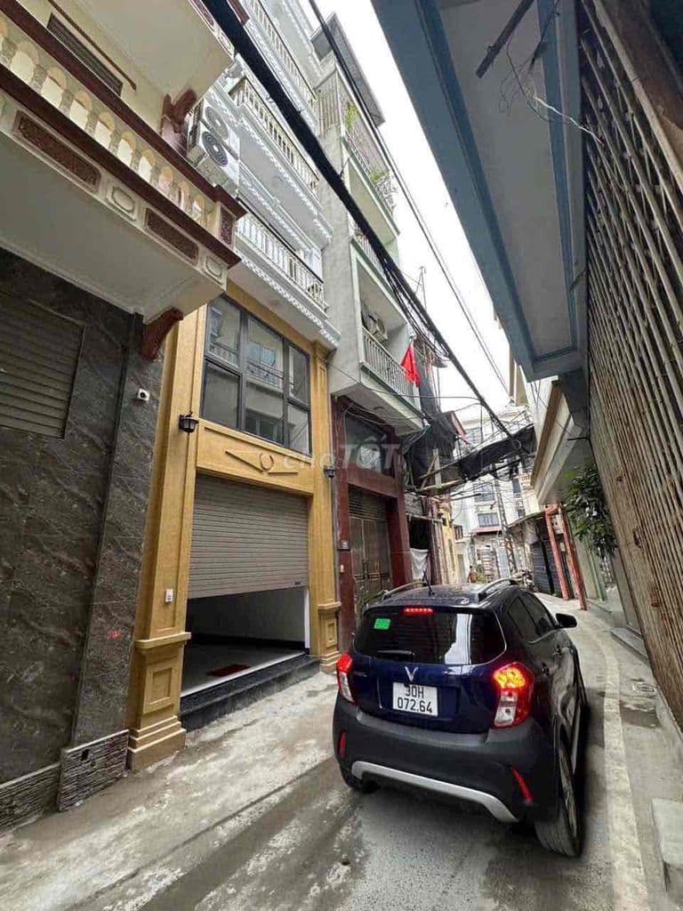 Nhà kinh doanh lai xá