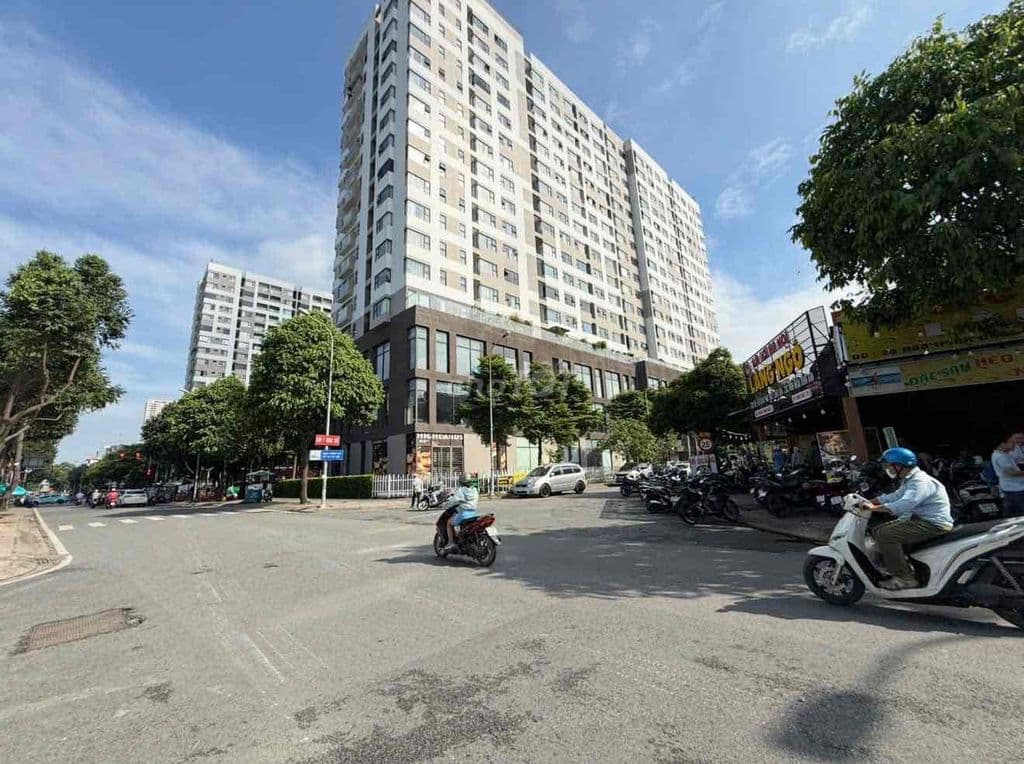 HÀNG HIẾM NHẤT NĂM ,, Trục Đường Phạm Văn Đồng