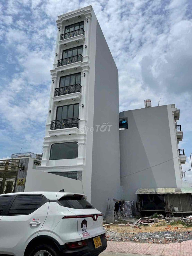 Nhà mới mặt tiền KD 6 tầng + thang máy - 9PN - Ngay chợ Hiệp Bình.