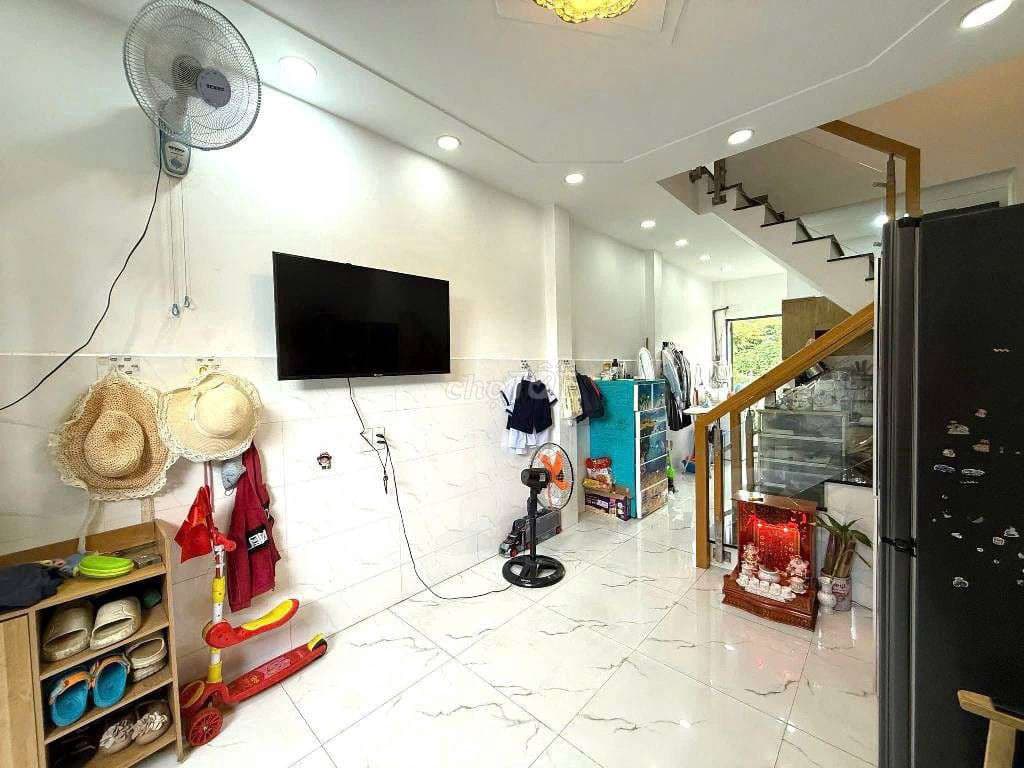 nhà Thống Nhất, 3m20 x 8m, 2 lầu, chỉ 3,35 tỷ - Ảnh 3