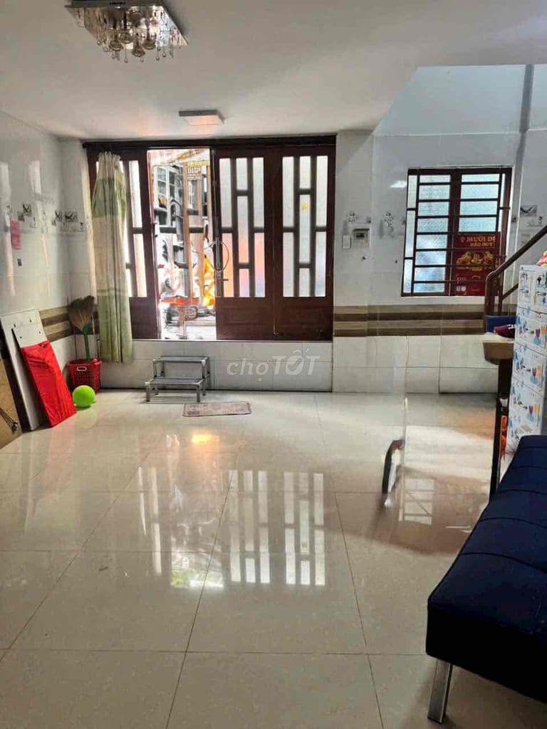 nhà lầu. hẻm 2m. đường tam châu. gần bệnh viện thủ đức. tô ngọc vân