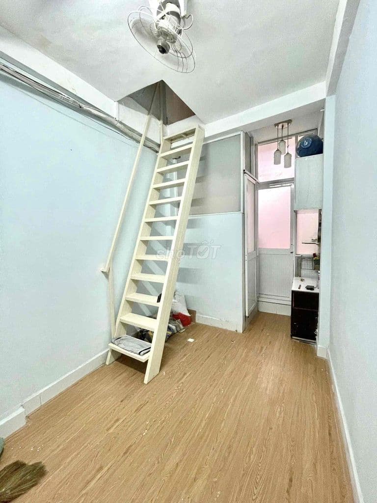 Bán nhà Quận 1 hẻm nhỏ Đề Thám – 2 Tầng 3PN 3WC – Giá Chốt 3,7 Tỷ - Ảnh 2