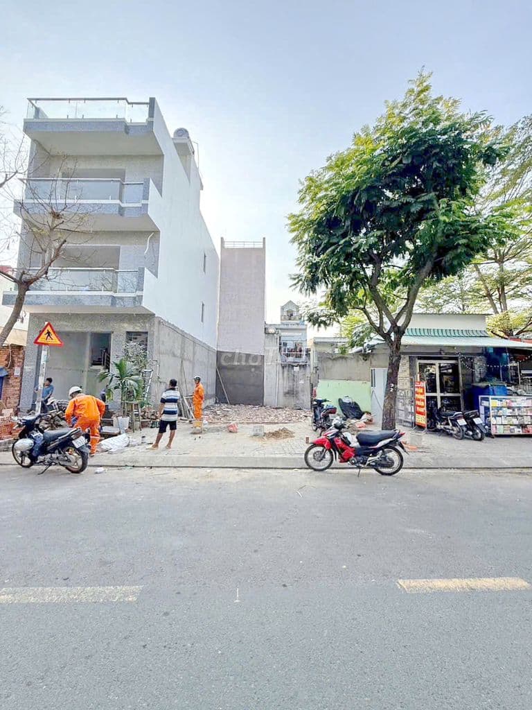 Thơm - 3 lô đất nở hậu mặt tiền đường số KDC trung tâm cạnh PMH Q7