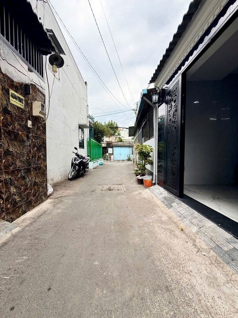 CẦN BÁN GẤP NHÀ 3 LẦU GIÁ RẺ CHÍNH CHỦ - Ảnh 2