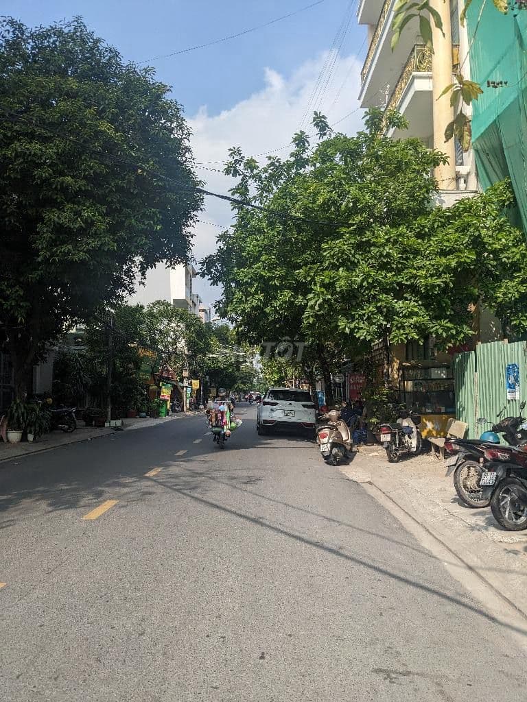 Cần bán gấp căn nhà hẻm xe hơi đường số 79 giá đầu tư