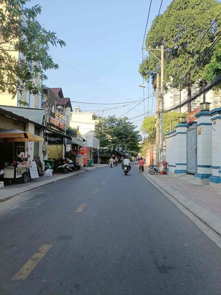 Mua Đất Tặng Nhà Ngay Hoàng Diệu 2 - 123M2 Ngang 4,5M Đường Oto Thông