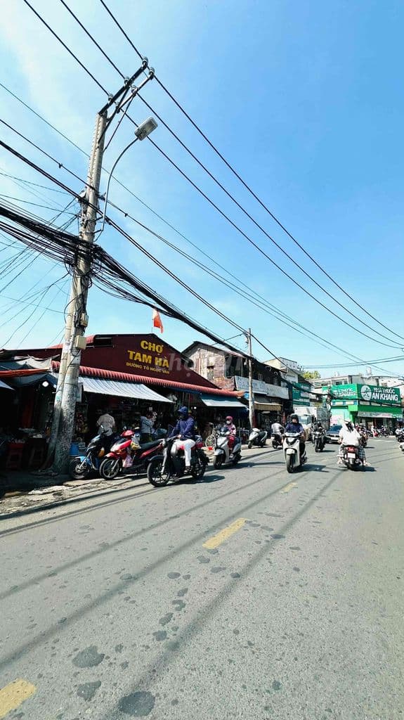 nhà mặt tiền chợ Tam Hà. trong lồng chợ. kinh doanh tốt. sổ hồng sạch