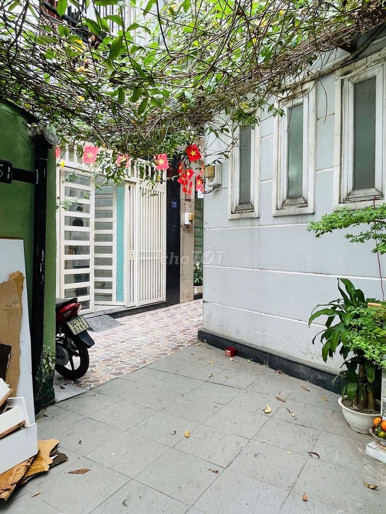 NHÀ VIP KHU HUỲNH VĂN BÁNH - 5X6M - CÓ KHOẢNG SÂN 44M2 TRƯỚC NHÀ - Ảnh 3