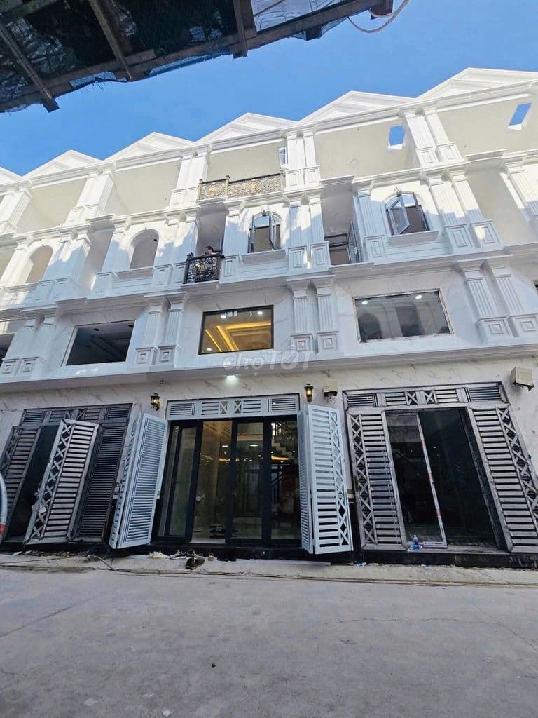 Bán nhà HXH 1 trệt 2 lầu Võ Văn Kiệt, 4.5x12. Full nội thất mới