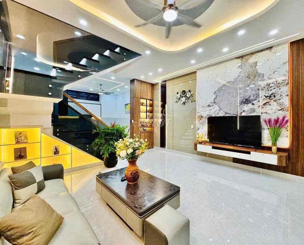 Siêu phẩm! Phố Đội Cấn, 30m ra oto, lô góc 2 thoáng, sổ nở hậu, dân xâ