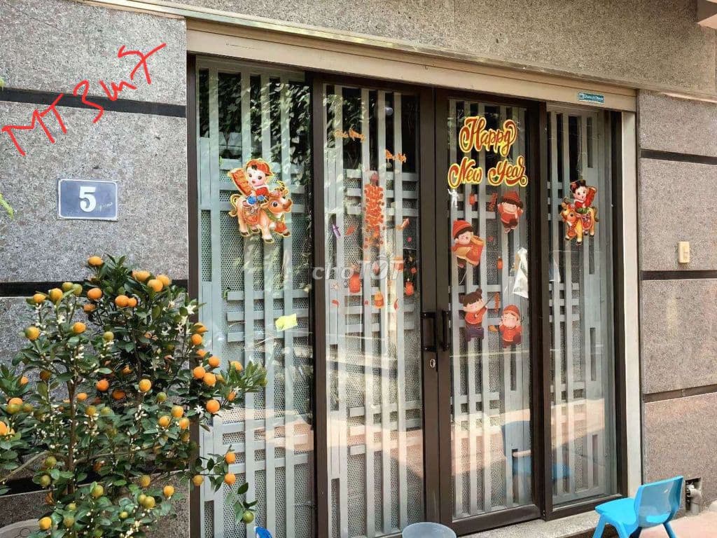 Ngay sau nhà văn hóa, chuẩn ngõ ô tô, cửa sổ sau