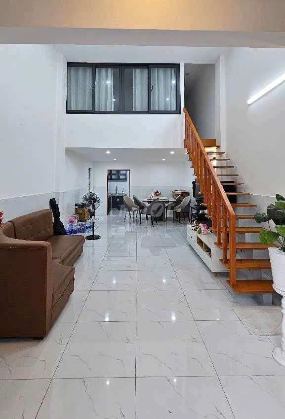 Bán nhà ngay mặt tiền Nguyễn Cửu Đàm đường xe tải thông.