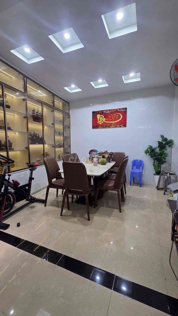 Bán nhà Tân Bình HXH 70m2 chỉ 8.8 tỷ đường Lạc Long Quân 3 tầng