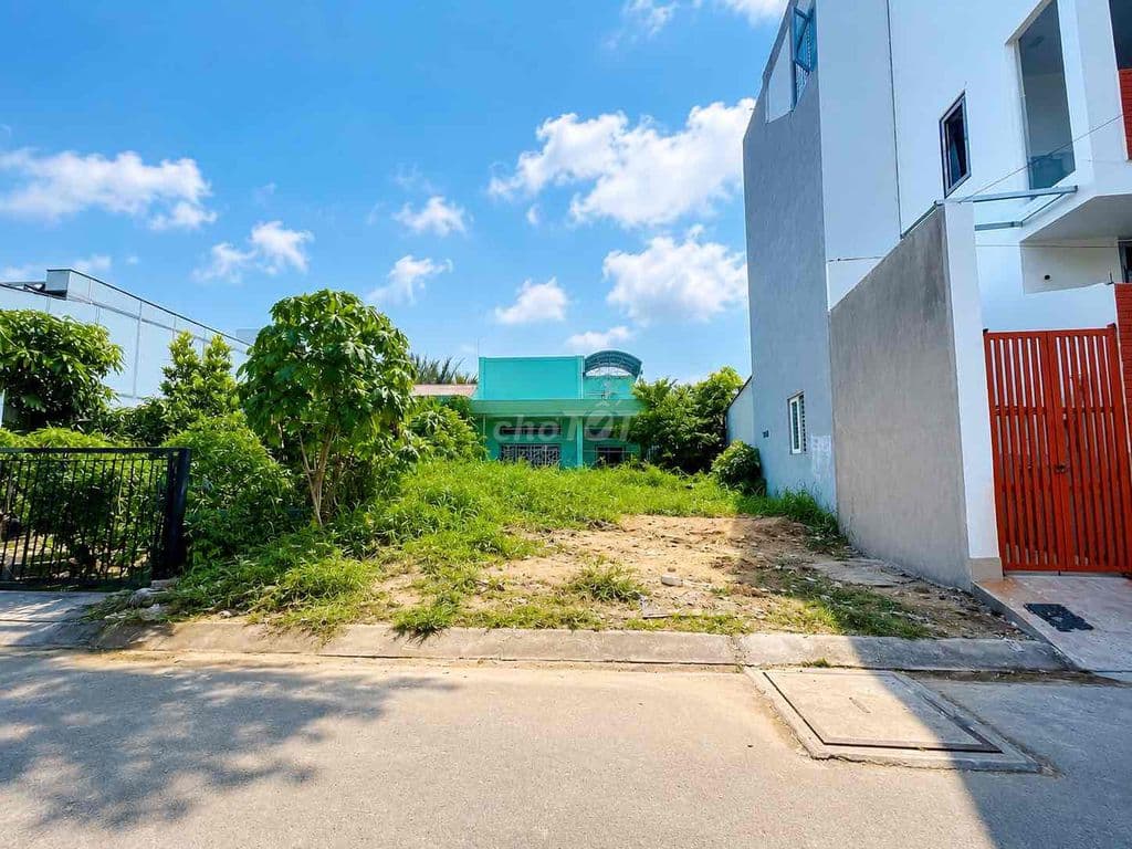 BÁN ĐẤT NGAY TRUNG TÂM HÀNH CHÍNH XÃ NHÀ BÈ, 133M2, HXH, NGANG 8,2M