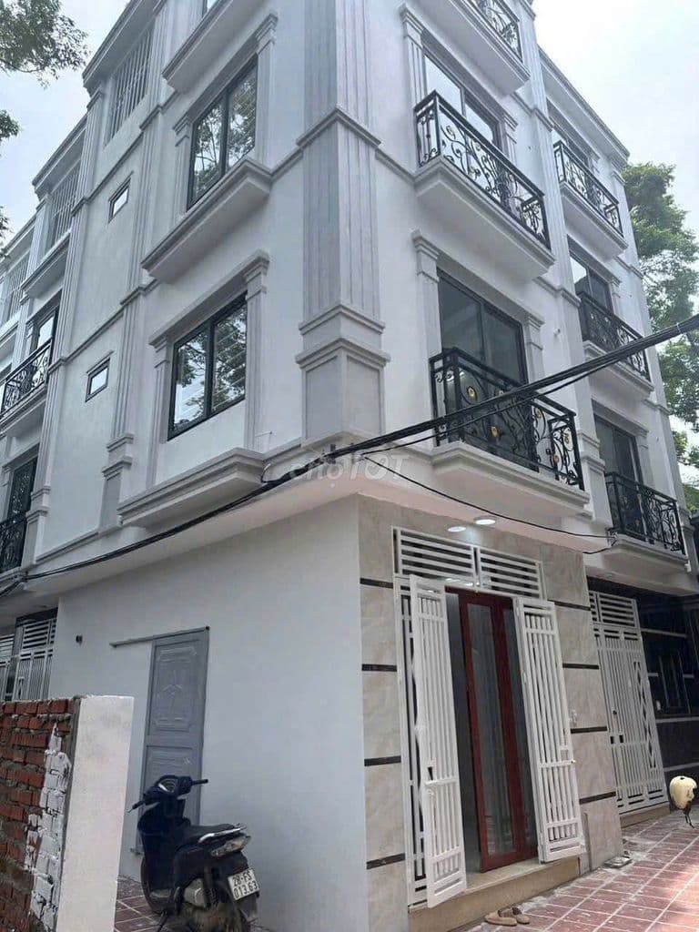 Cần bán căn 4 tầng 35 m2 xây mới phụng châu giáp trường ĐHSPTDTT