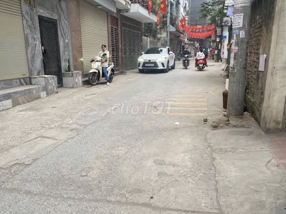 bán nhà 53m2 Hoàng Quốc Việt gần ô tô tránh