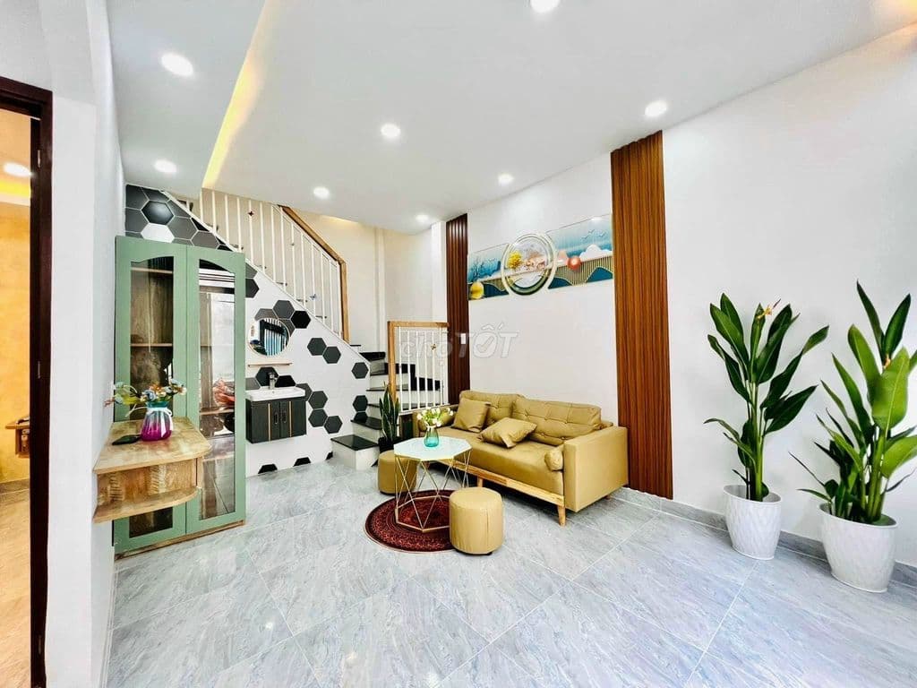 HÀNG HIẾM NGUYỄN THÁI SƠN ĐỐI DIỆN BV 175 HẺM XE HƠI ĐỖ CỬA 38M CHỈ 4D