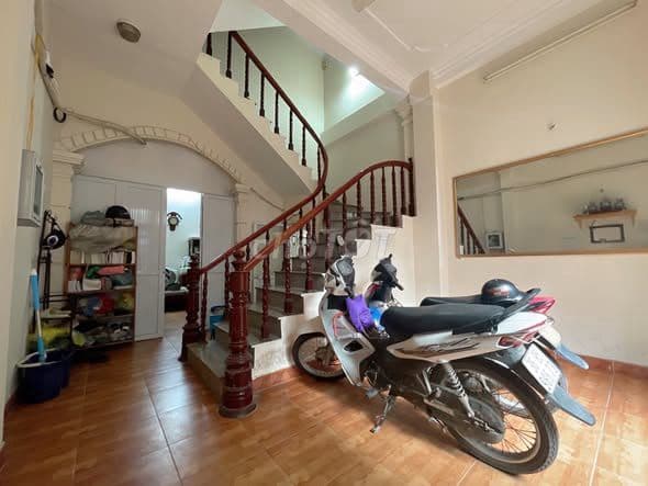 bán nhà 9.6 tỷ gần hồ Tùng Mậu