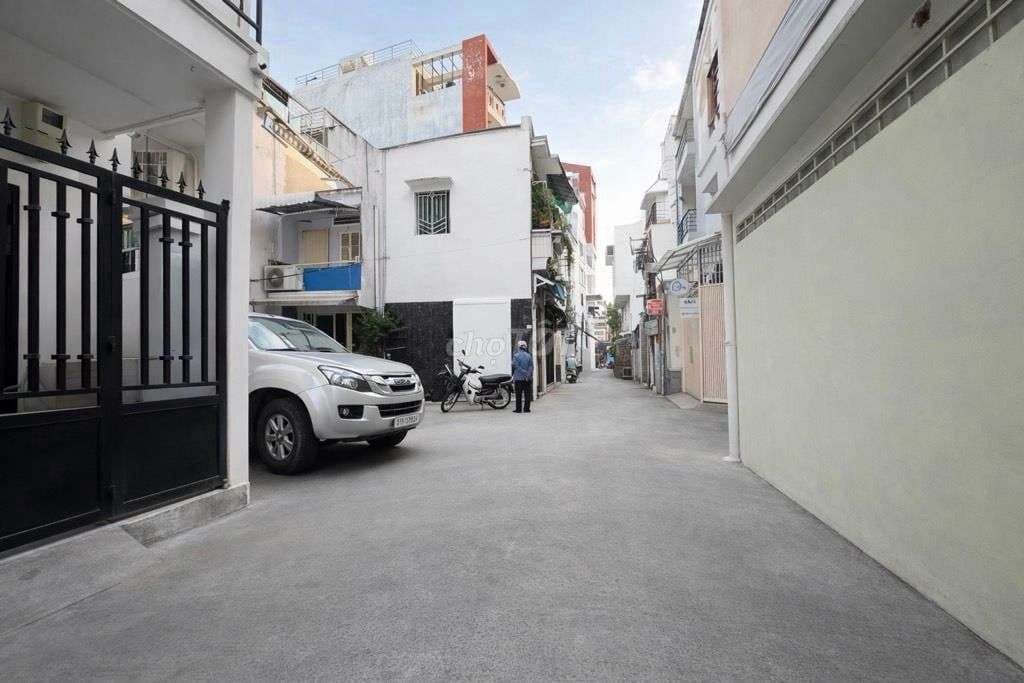 3 Tầng Sát Mặt Tiền xe hơi,Dtích 33m2,SHR, tăng full nội thất,PVTri,