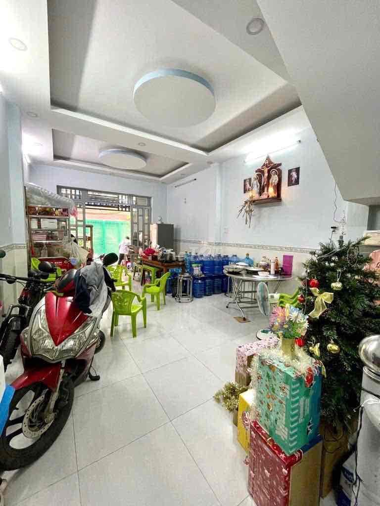 HIẾM, Mặt tiền 2 tầng nhánh NGUYỄN VĂN QUÁ, 84m2, ngang 5m, đường 5m