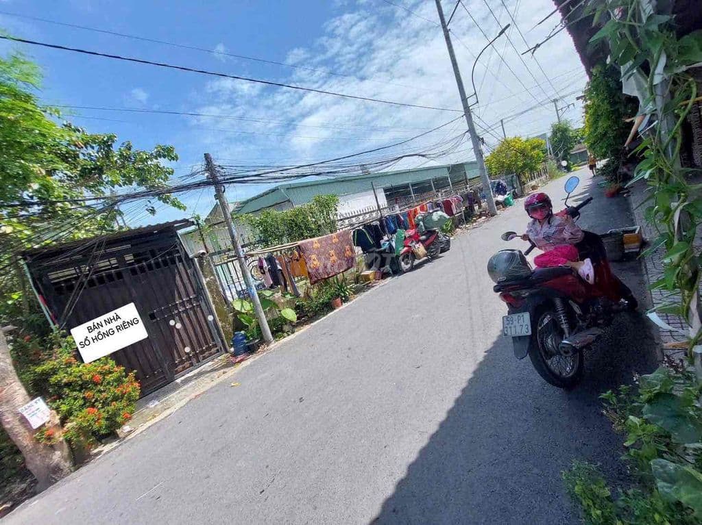Nhà 42m2 MT đường nhựa lô 2 - Ảnh 2