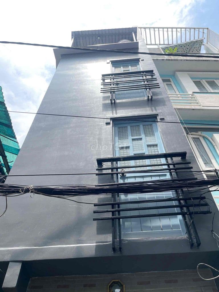 Chỉ hơn 2 Tỷ có nhà trệt 2 lầu sân thượng 15m2 sử dụng cách mt vài can - Ảnh 2