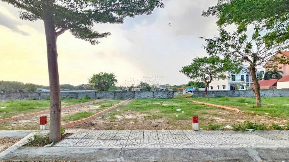 CHÍNH CHỦ CẦNBÁN GẤP ĐẤT SUỐI LỘI TÂN THÔNG HỘI CỦ CHI 100M2 950TR SHR