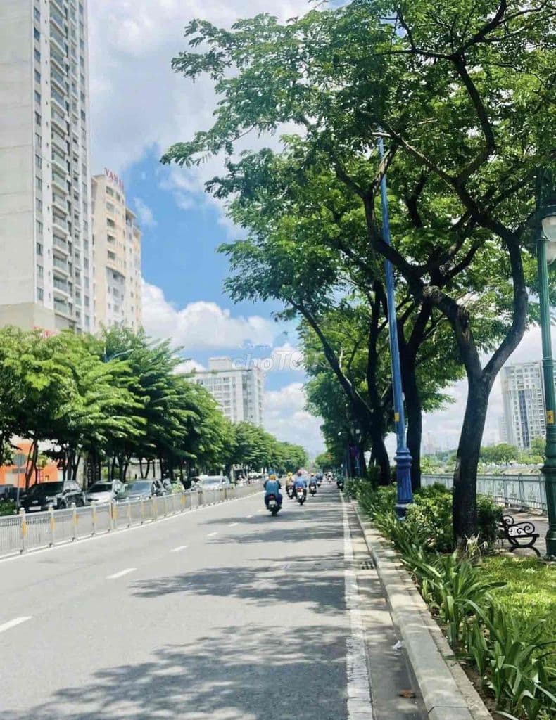 Bán gấp nhà mặt tiền Bến Vân Đồn đoạn cực đẹp - Ảnh 2