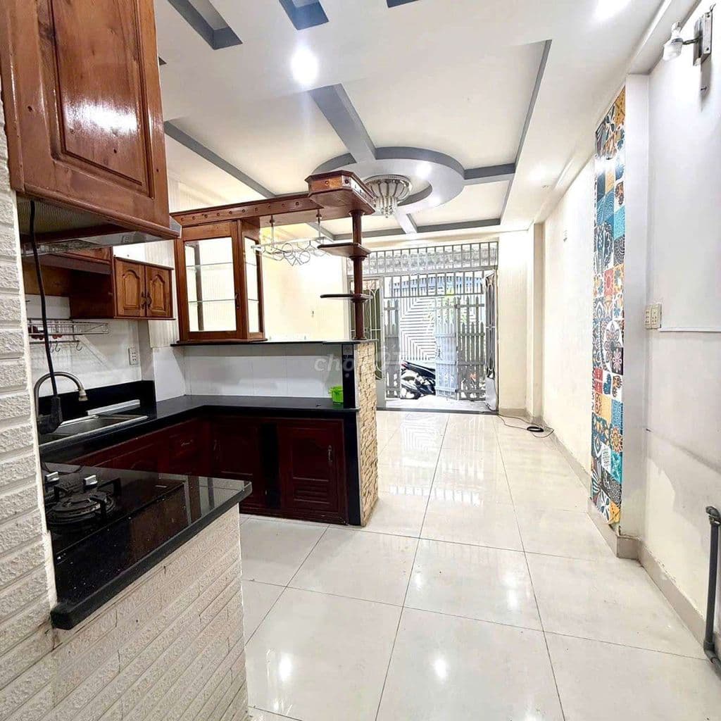 Nhỉnh 4tỷ xíu nhà 2 tầng 2PN xe hơi đỗ cửa gần nhà thiếu nhi gò vấp - Ảnh 2