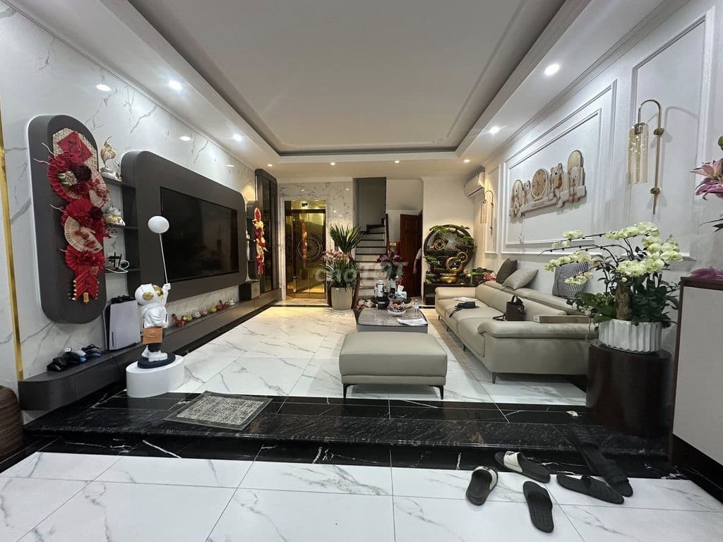 Nhà Bạch Mai lô góc 3 thoáng – 5T thang máy – cách phố 50m – ngõ rộng