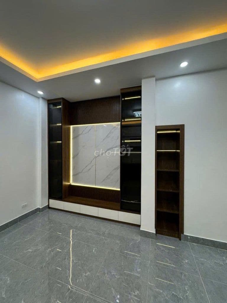 10.5 TỶ - HIẾM CẦU GIẤY - 37m x mt 6m x 5T - NHÀ ĐẸP - LÔ GÓC- KDOANH - Ảnh 3