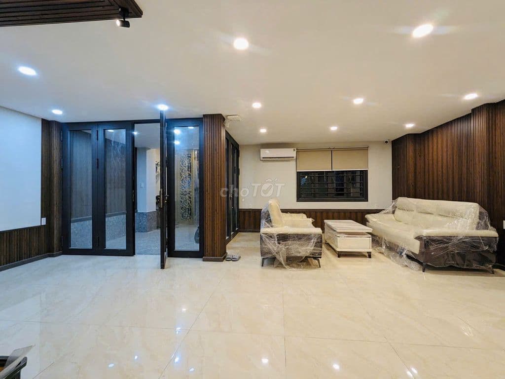 NHÀ 5 TẦNG THANG MÁY QUẬN 5, GẦN 8M NGANG, Ô TÔ NGỦ TRONG NHÀ, 19.5 TỶ