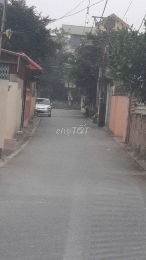 Nhà 2 tầng, đất thổ cư, đường trước đất rộng 5m, đầy đủ các tiện ích.