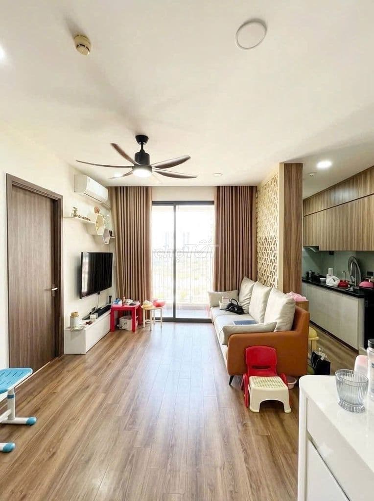 Căn Hộ 2 Ngủ VOV Mễ Trì View Hồ Đẹp Thoáng Mát Sẵn Nội Thất