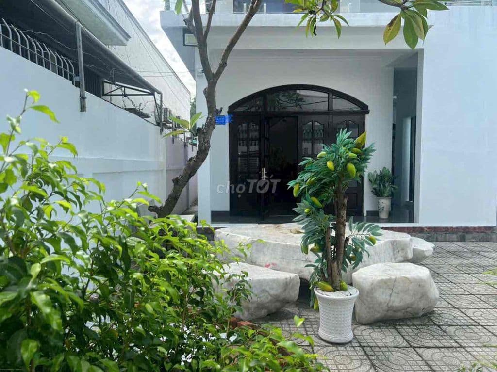 CẦN BÁN GẤP NHÀ BIỆT THỰ TTHC BÌNH CHÁNH - Ảnh 2