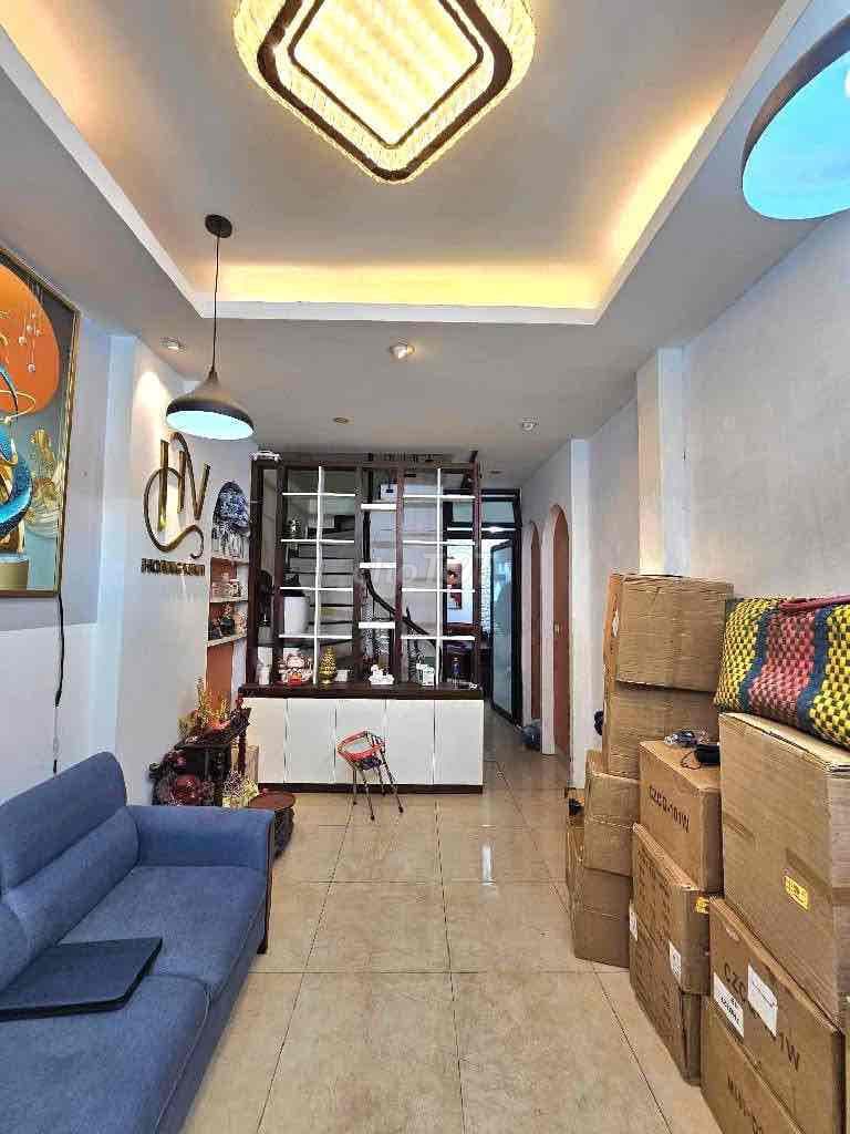 Hiếm! Nhà đẹp Ngô Gia Tự 39m2, ngay chợ Diêm, ngõ cực nông, giá 7.95 t - Ảnh 3