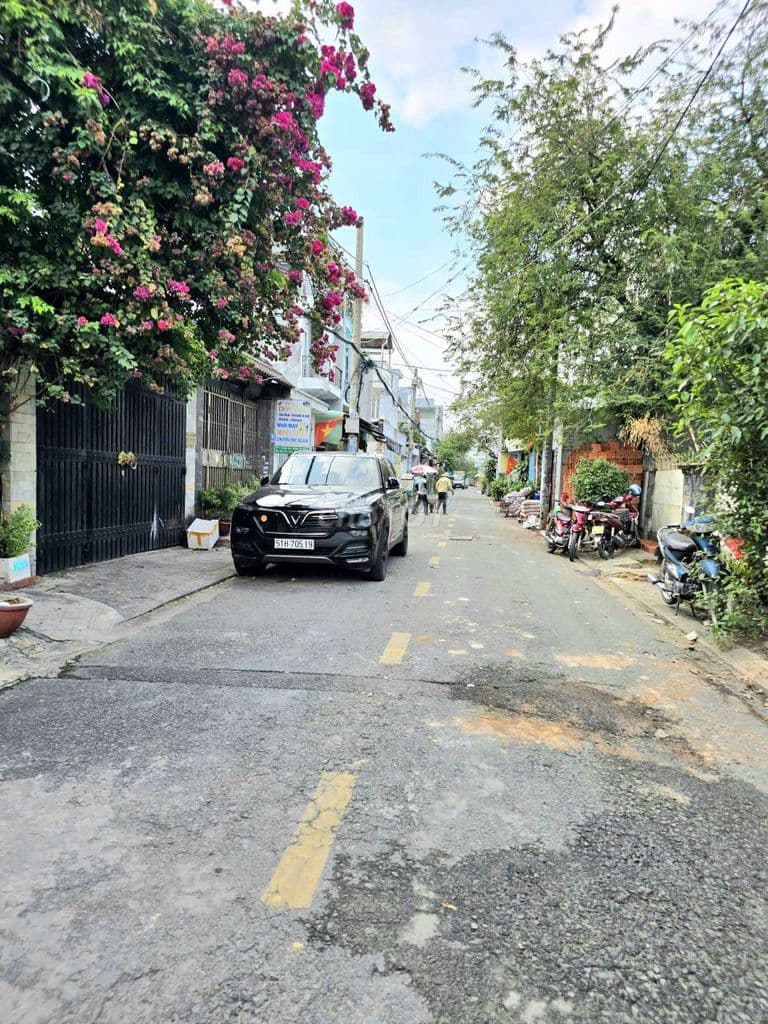 Mặt tiền rẻ quá, nhà 3 tầng nở hậu 6,3 x 24 mặt tiền Trung Mỹ Tây 03