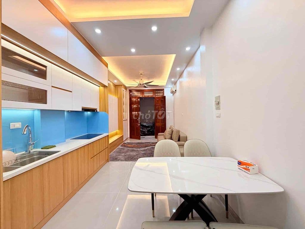 Ngay tại trung tâm ngã tư #Xuân_Thuỷ #CẦU_Giấy sầm uất Chỉ với 10tỷ - Ảnh 2