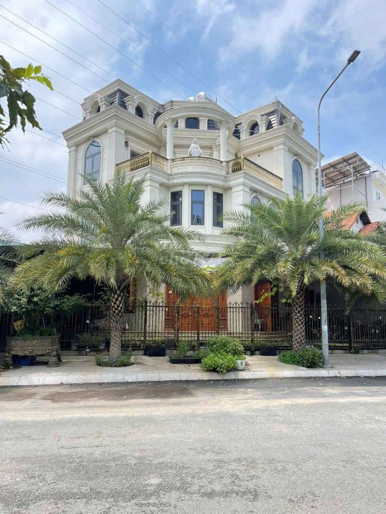 Biệt Thự 251m2 4 Tầng Có Thang Máy View Sông KDC Phú Nhuận