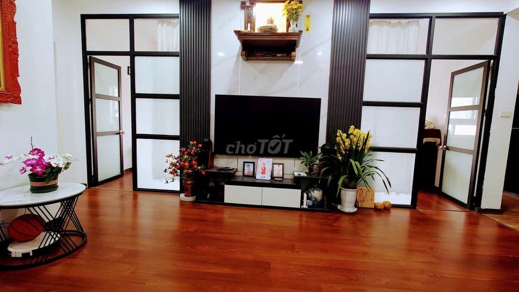 Sốc Giá! 77m² TP Giao Lưu Chỉ 5,6 Tỷ – Không gian rộng - Nhà đẹp.