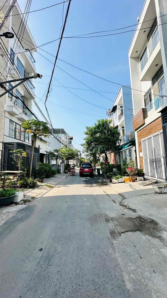 CẠNH GA METRO - 70m2 ( 4.5 x 11.3 ) - 2PN, 2WC - Sân Oto - Sổ riêng.