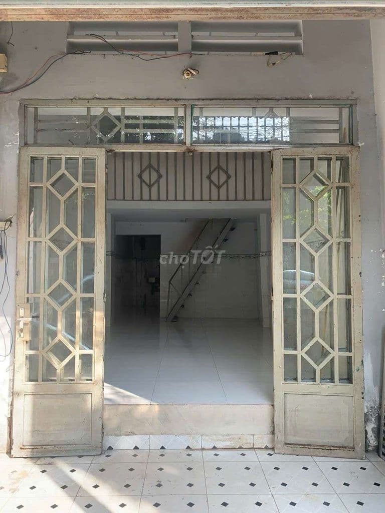 nhà cấp 4 ngõ hẻm gần ngã tư ga