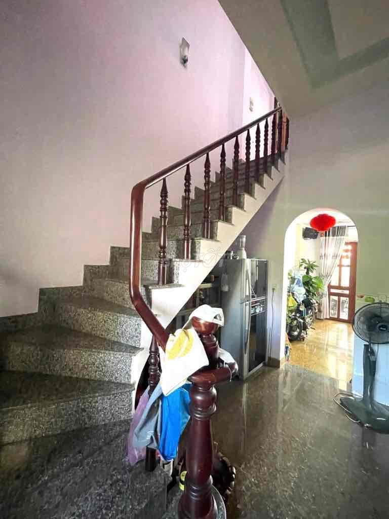 bán nhà mặt tiền đường 102