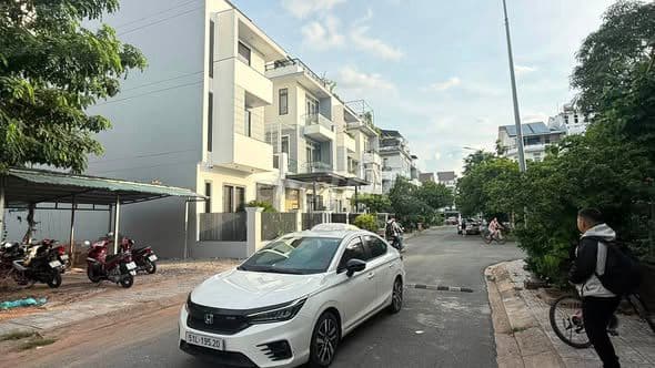 NỀN MẶT TIỀN ĐƯỜNG 9B KDC GIA HÒA - 16 TỶ/140M2 - Ảnh 3